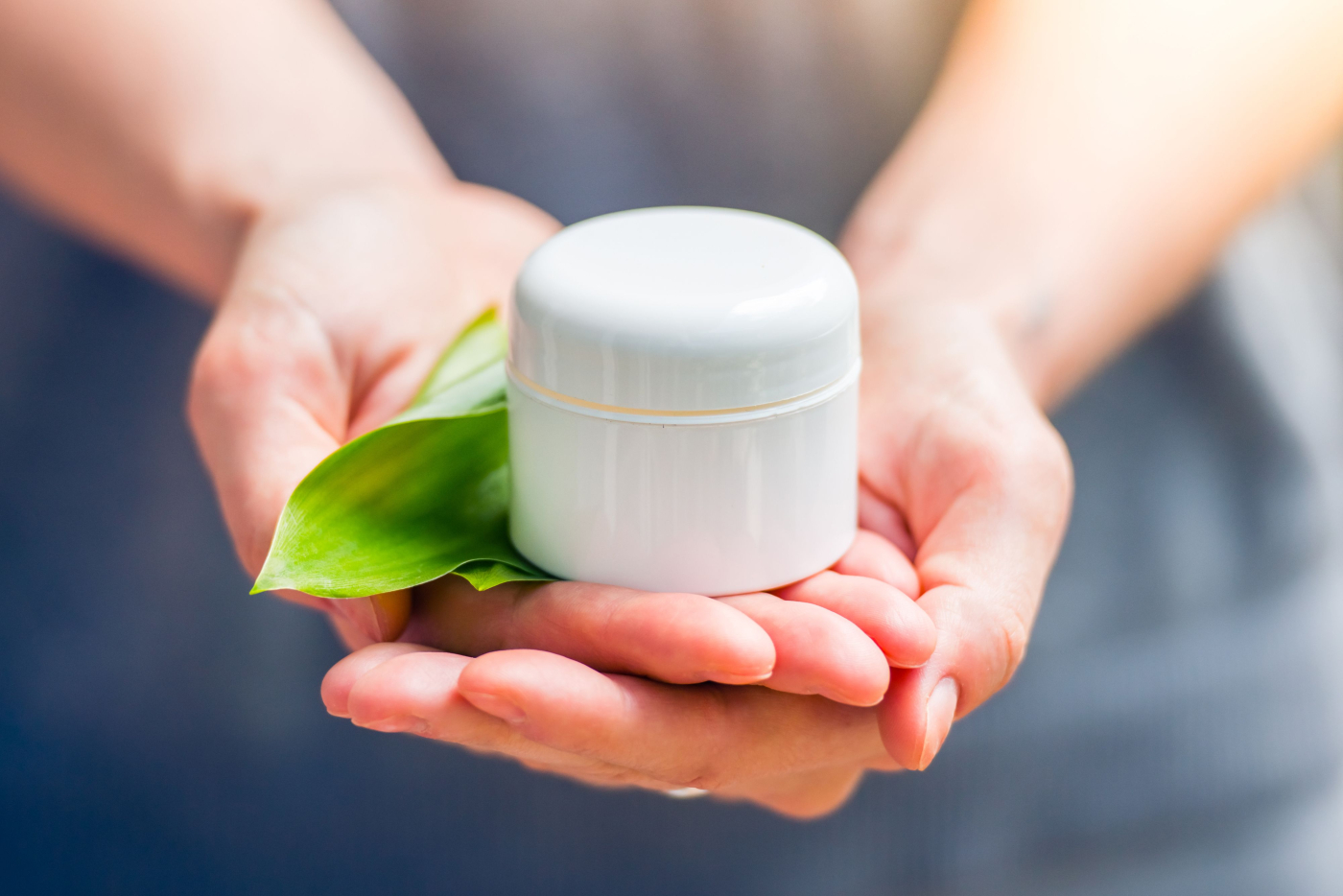 Eye cream ဘယ်အချိန်စပြီး လိမ်းရမလဲ