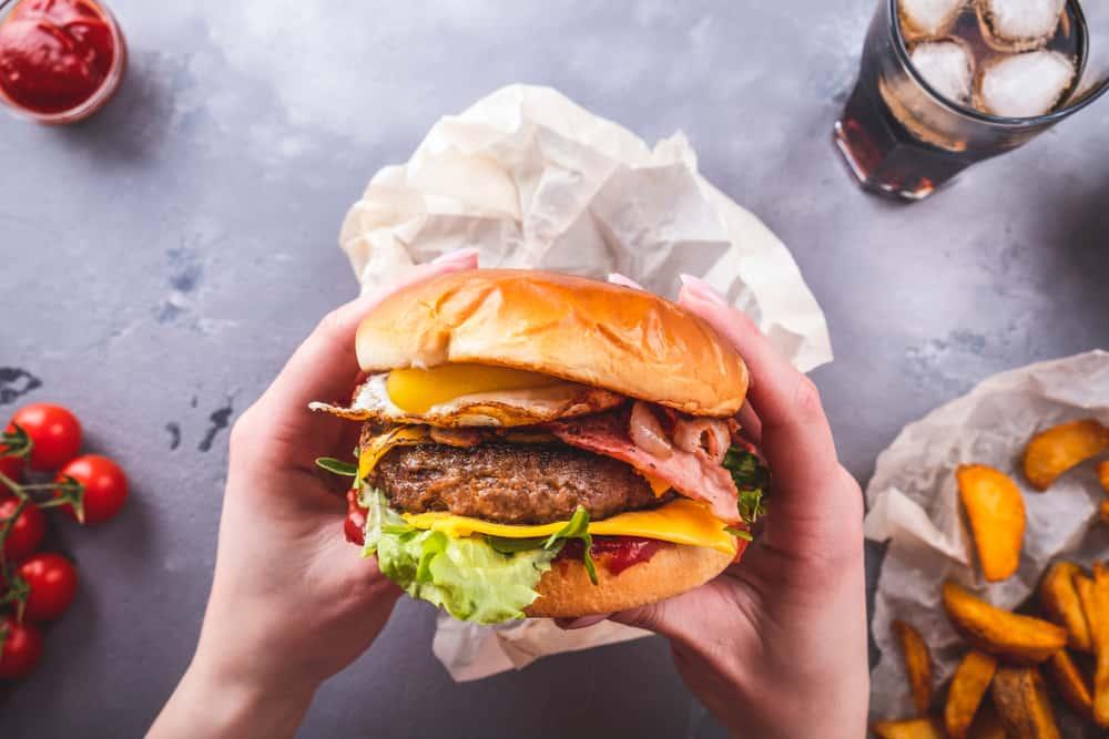 Fast Food စားရင် ဖြစ်တတ်တဲ့ သင် သတိမထားမိသော အကြောင်းအရာများ