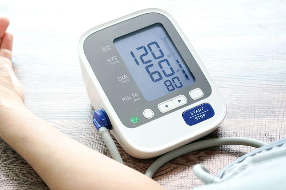 Wide pulse pressure ( အပေါ်သွေးပေါင်ချိန် အောက်သွေးပေါင်ချိန်ခြားနားမှုများနေခြင်း)