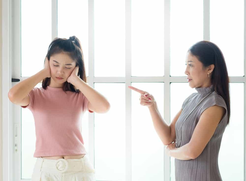 ကလေးပျိုးထောင်ရာမှာ ပြုလုပ်တတ်တဲ့ မိဘတွေရဲ့ စေတနာအမှားများ