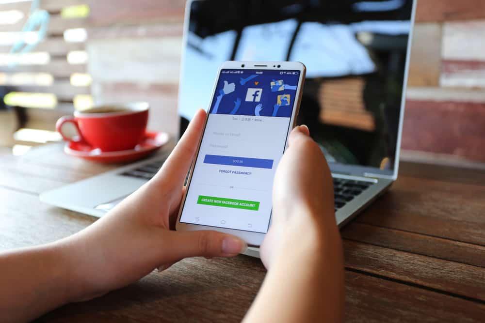 သတိ Facebook ကြောင့်မထိခိုက်ပါစေနဲ့