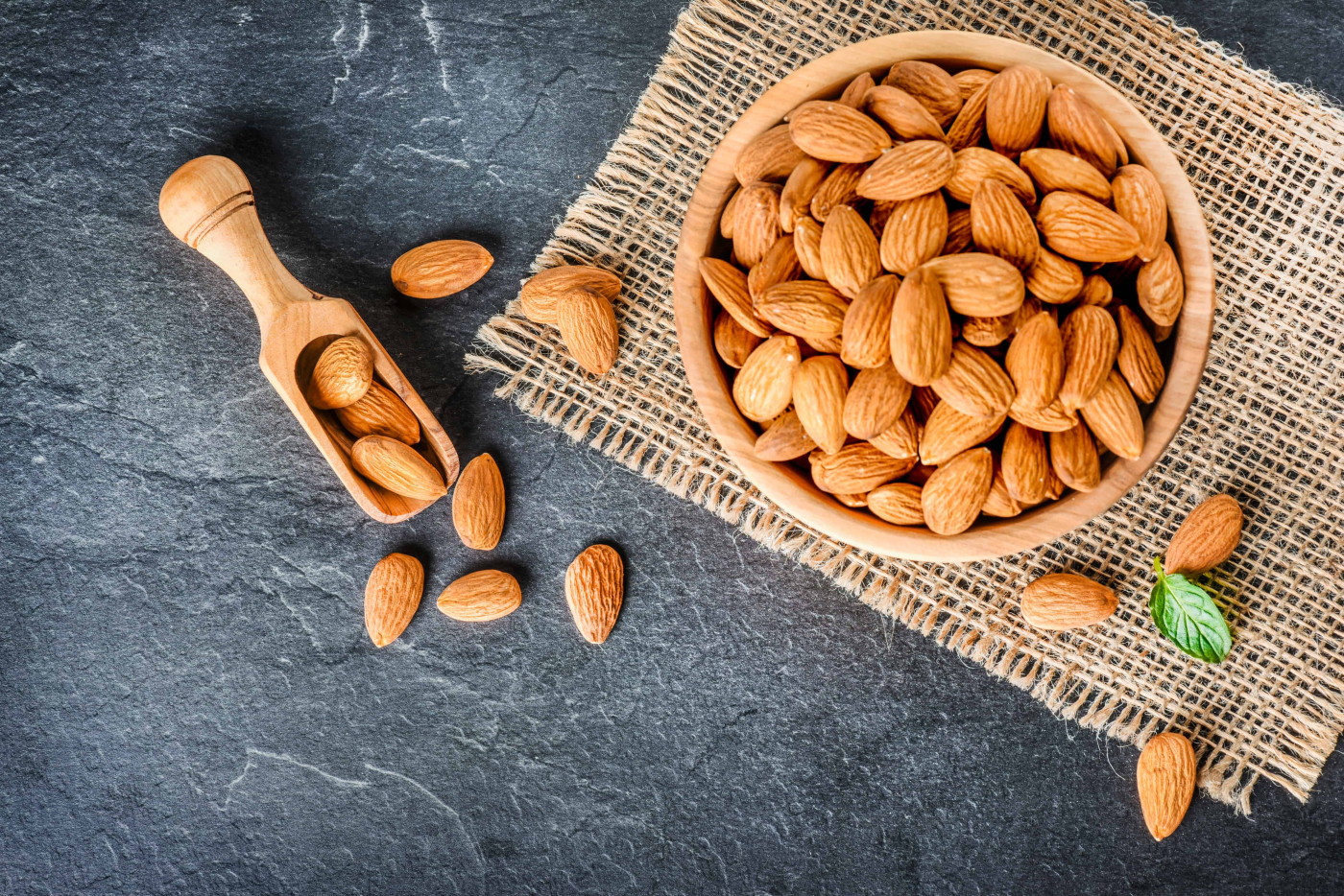 Almond နဲ့ ဗာဒံ တူတူပဲလား