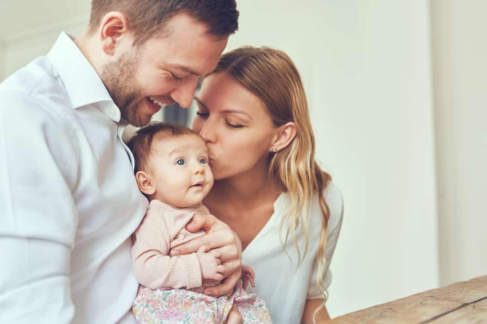 အလုပ်မှာ ပင်ပန်းပြီး ပြန်လာတဲ့ ချစ်ခင်ပွန်း အမောပြေစေဖို့