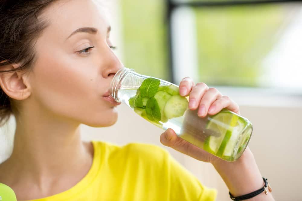 သင်ဘာလို့ Detox Water သောက်ဖို့ မလိုအပ်တာလဲ