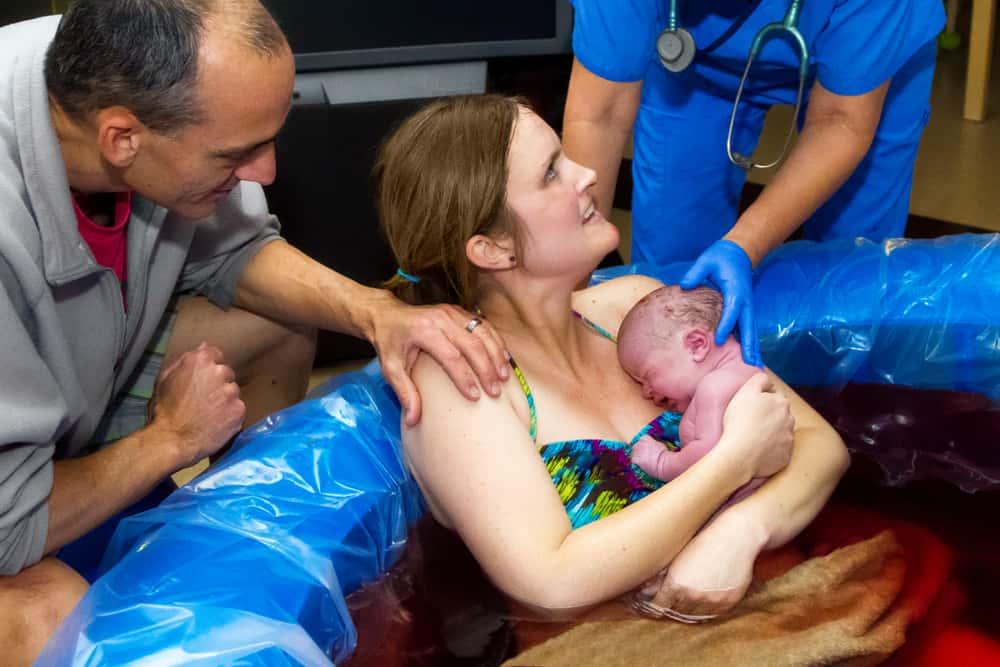 ရေထဲမှာ ကလေးမွေး ခြင်း (Water birth)