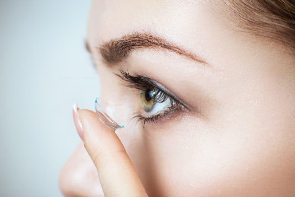 Contact lenses လို့ခေါ်တဲ့ မျက်ကပ်မှန် လေးတွေ တပ်မယ်ဆိုရင်