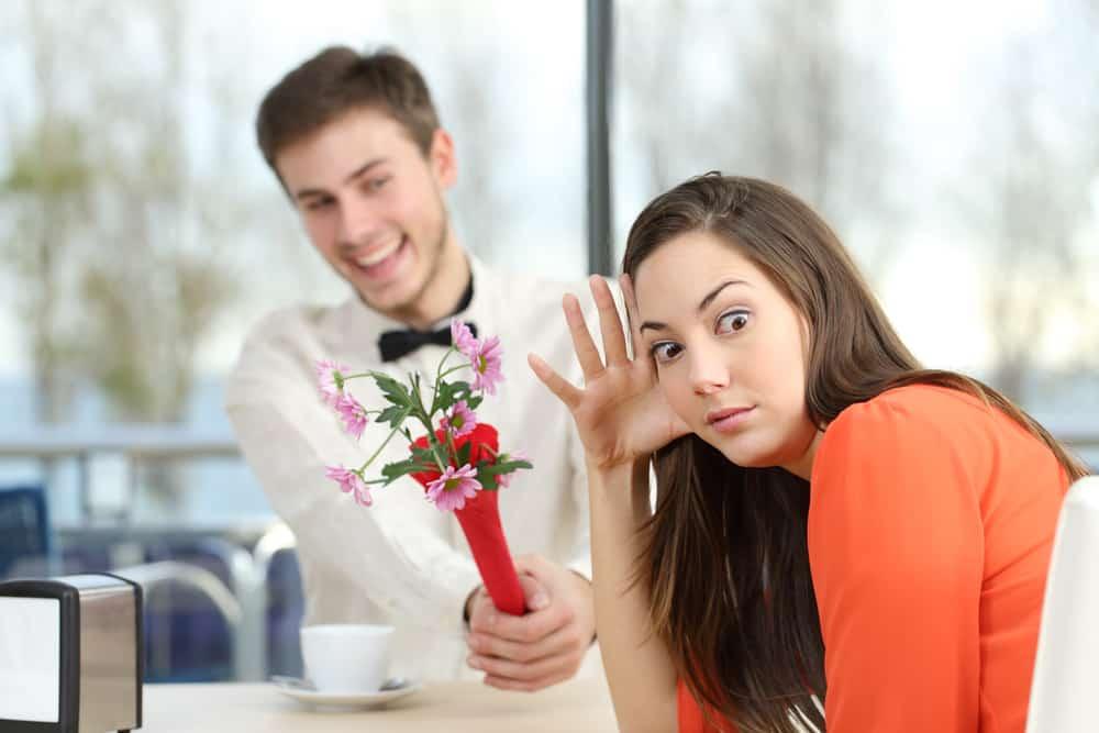 သူငယ်ချင်းအဆင့် (Friend Zone) ထဲက ရုန်းထွက်နိုင်စေမယ့် ခြေလှမ်း ၇ လှမ်း