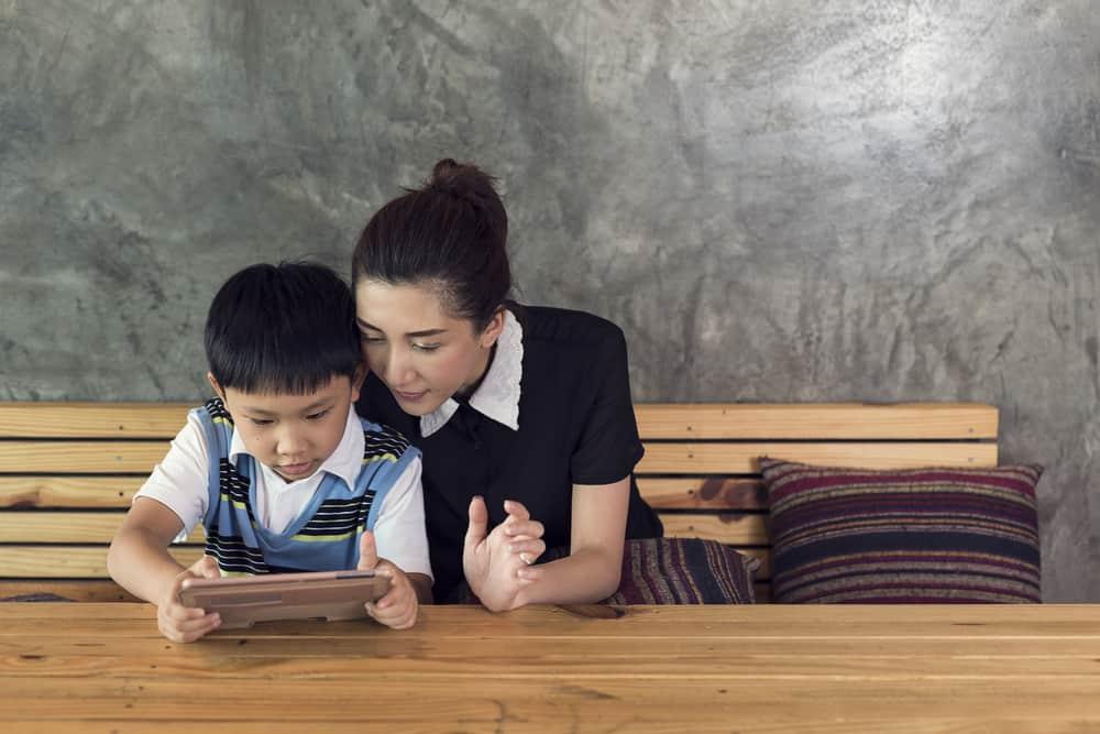 မေမေတို့ အတွက် Stay At Home ကာလ လမ်းညွှန်ချက် ၁၀ ချက်