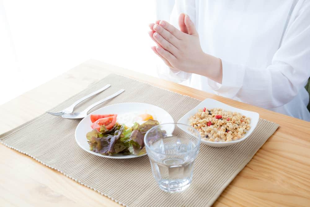 Mindful eating ဖြစ်အောင် ဘယ်လိုစားကြမလဲ။
