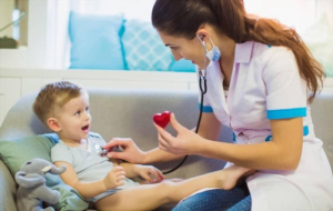 ဘေဘီလေးက ဖျားနေရင် ကာကွယ်ဆေး ထိုးလို့ ဖြစ်ပါ့မလား